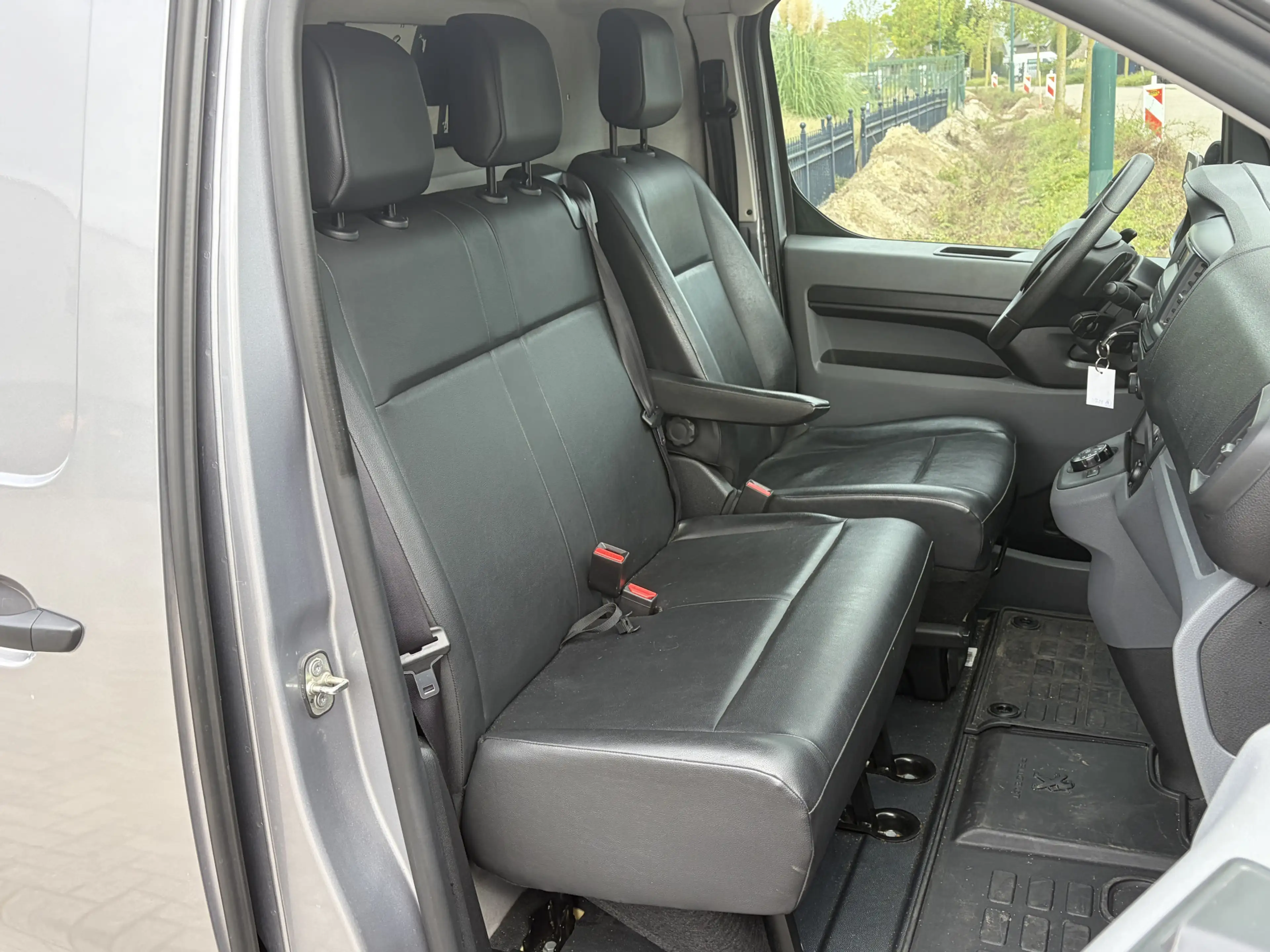 Peugeot Expert 2.0 BlueHDI 120PK Automaat Compact Premium -- Expo — photo 11