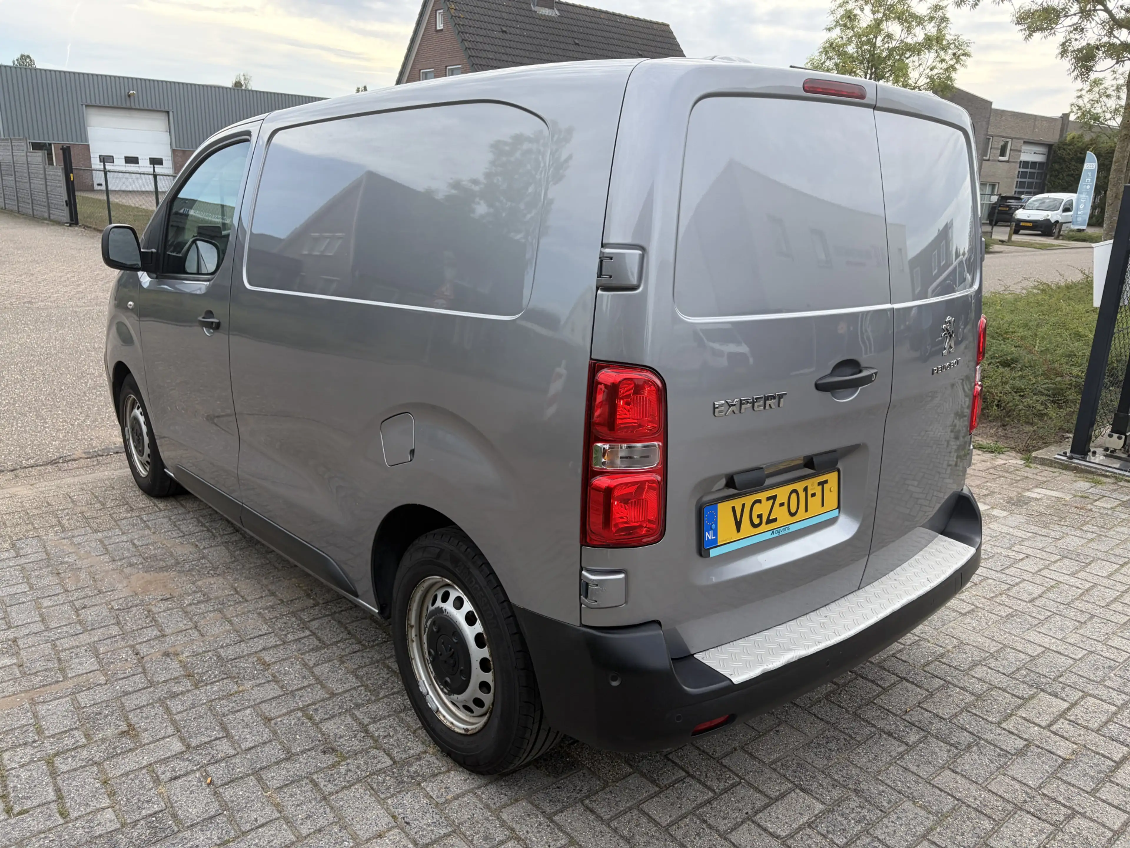 Peugeot Expert 2.0 BlueHDI 120PK Automaat Compact Premium -- Expo — photo 7