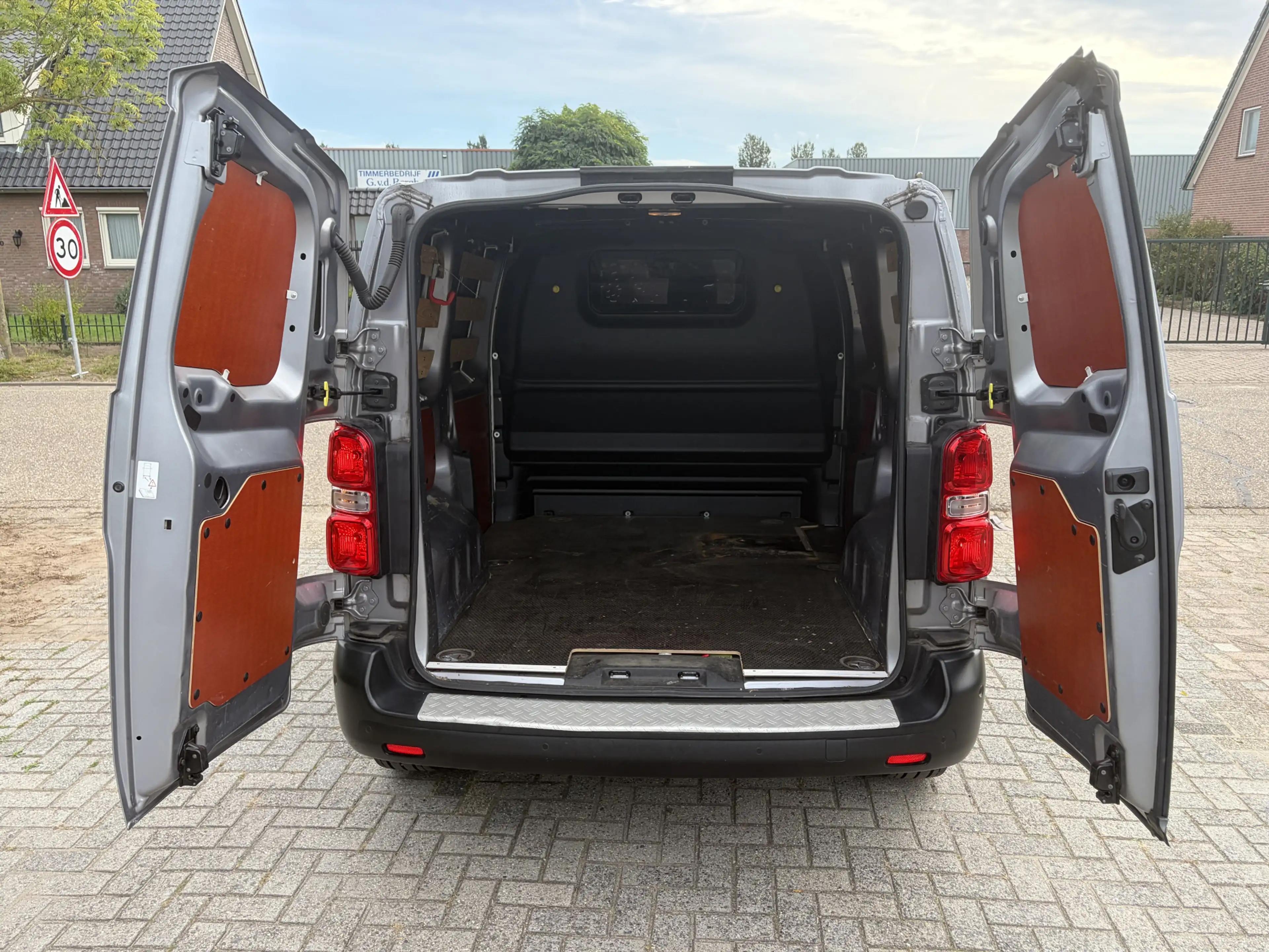 Peugeot Expert 2.0 BlueHDI 120PK Automaat Compact Premium -- Expo — photo 4