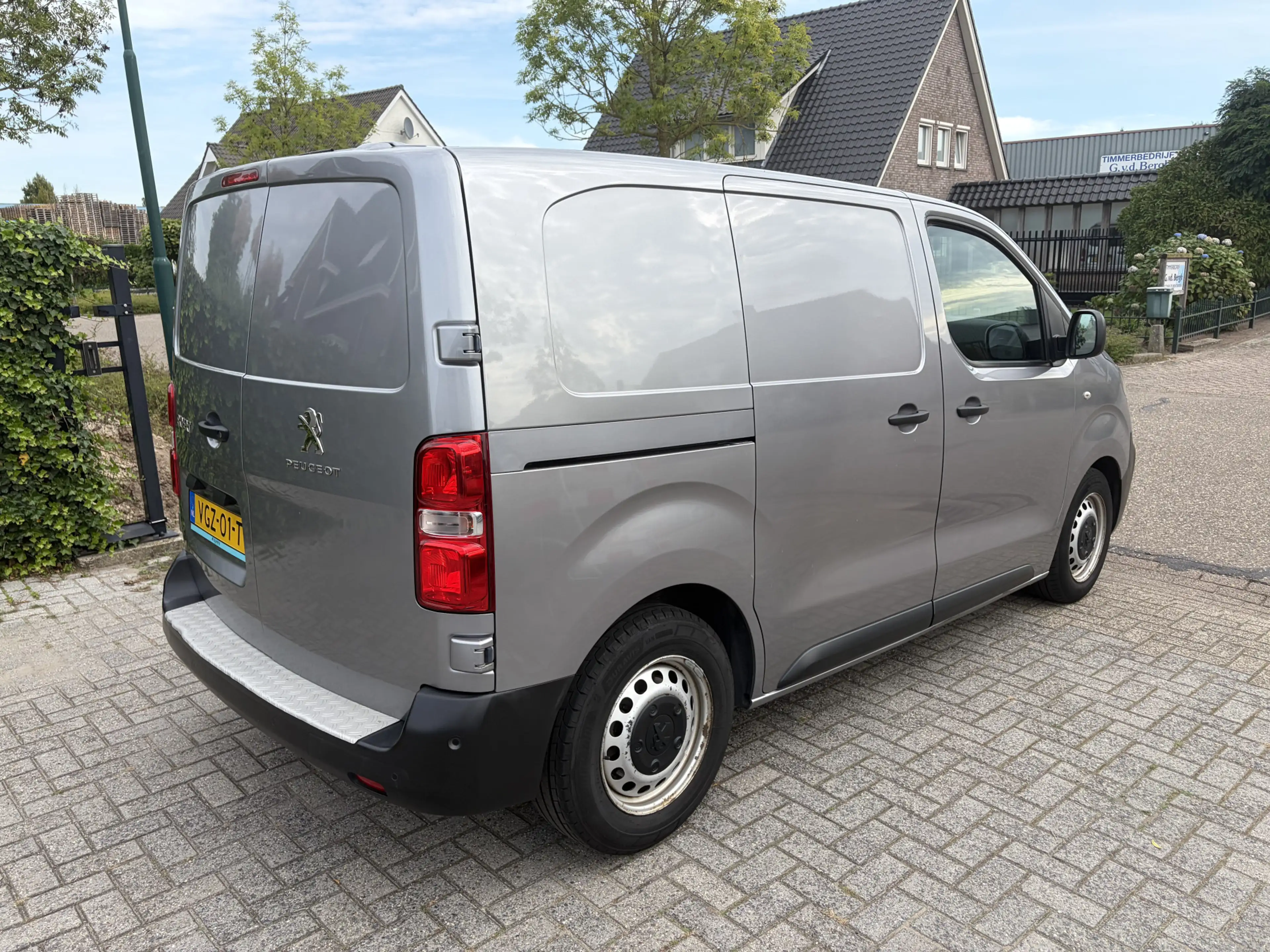 Peugeot Expert 2.0 BlueHDI 120PK Automaat Compact Premium -- Expo — photo 2