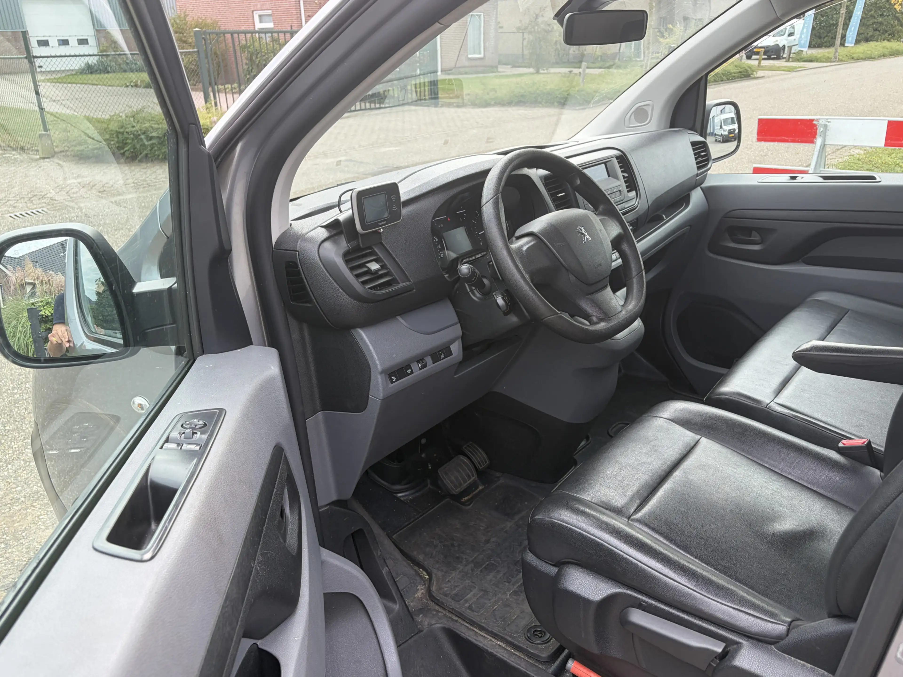 Peugeot Expert 2.0 BlueHDI 120PK Automaat Compact Premium -- Expo — photo 10