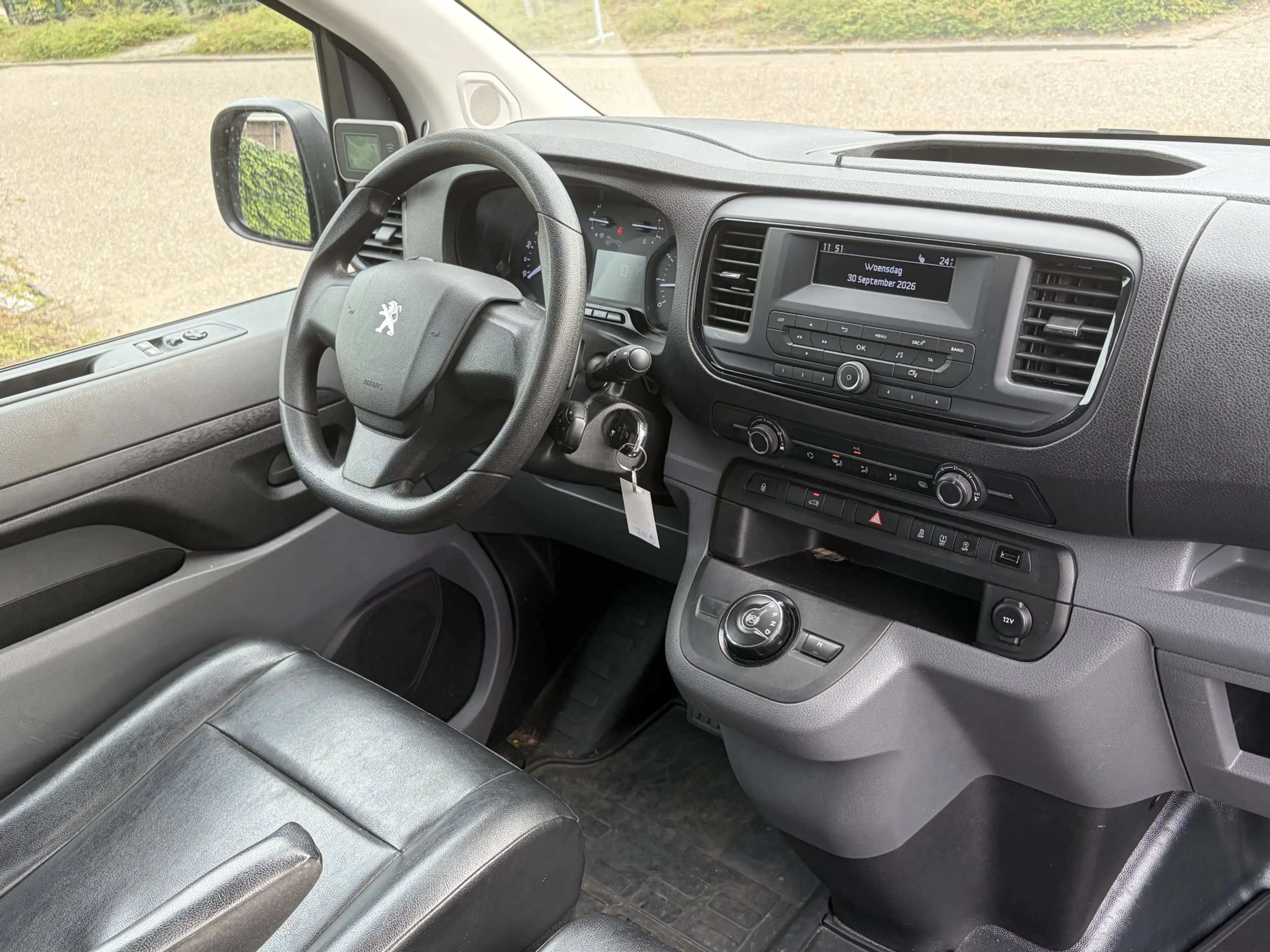 Peugeot Expert 2.0 BlueHDI 120PK Automaat Compact Premium -- Expo — photo 8