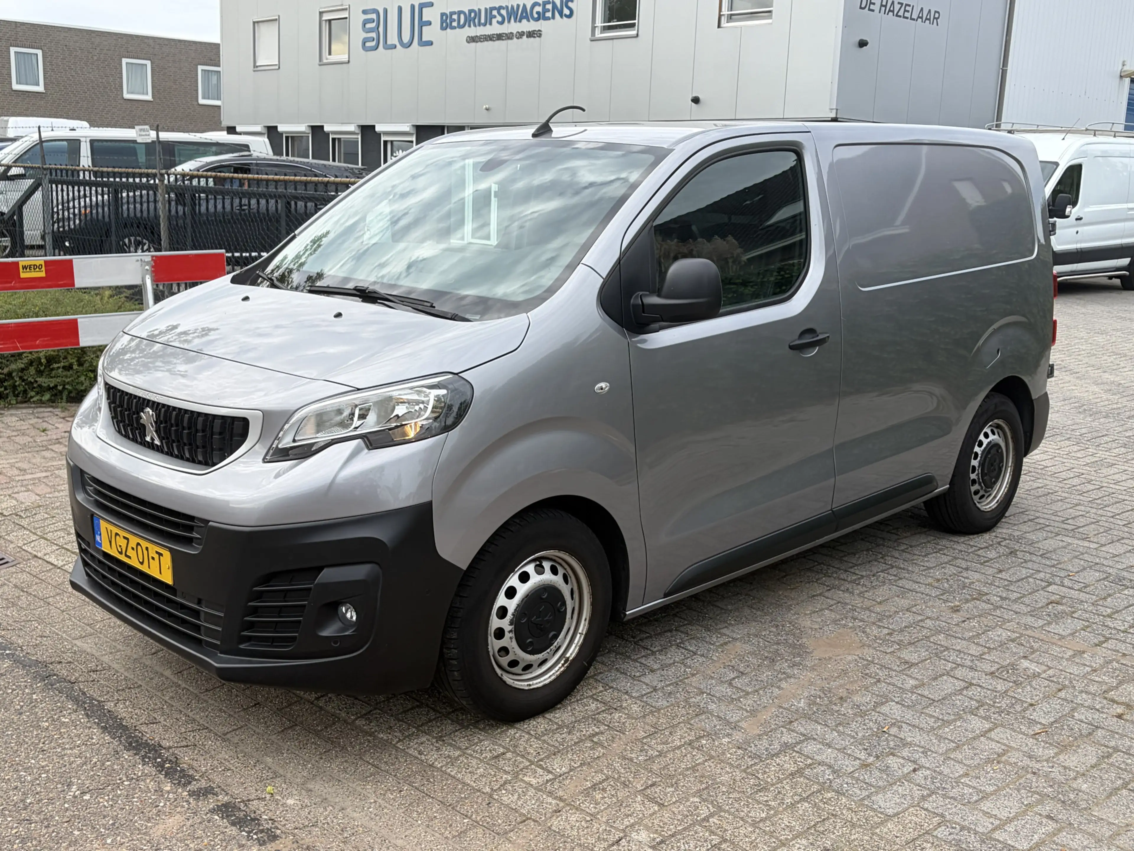Peugeot Expert 2.0 BlueHDI 120PK Automaat Compact Premium -- Expo