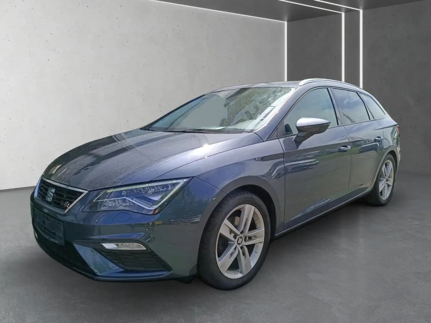 SEAT Leon ST 2.0 TDI FR DSG Navi*LED*ACC*PDC+*SHZ Grau - 2