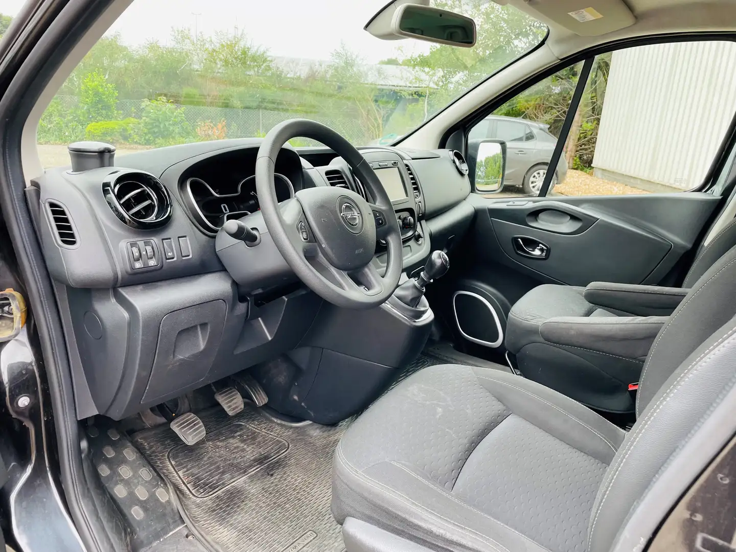 Opel Vivaro Combi *8 Sitze; Navi; Klimaanlage* Schwarz - 2
