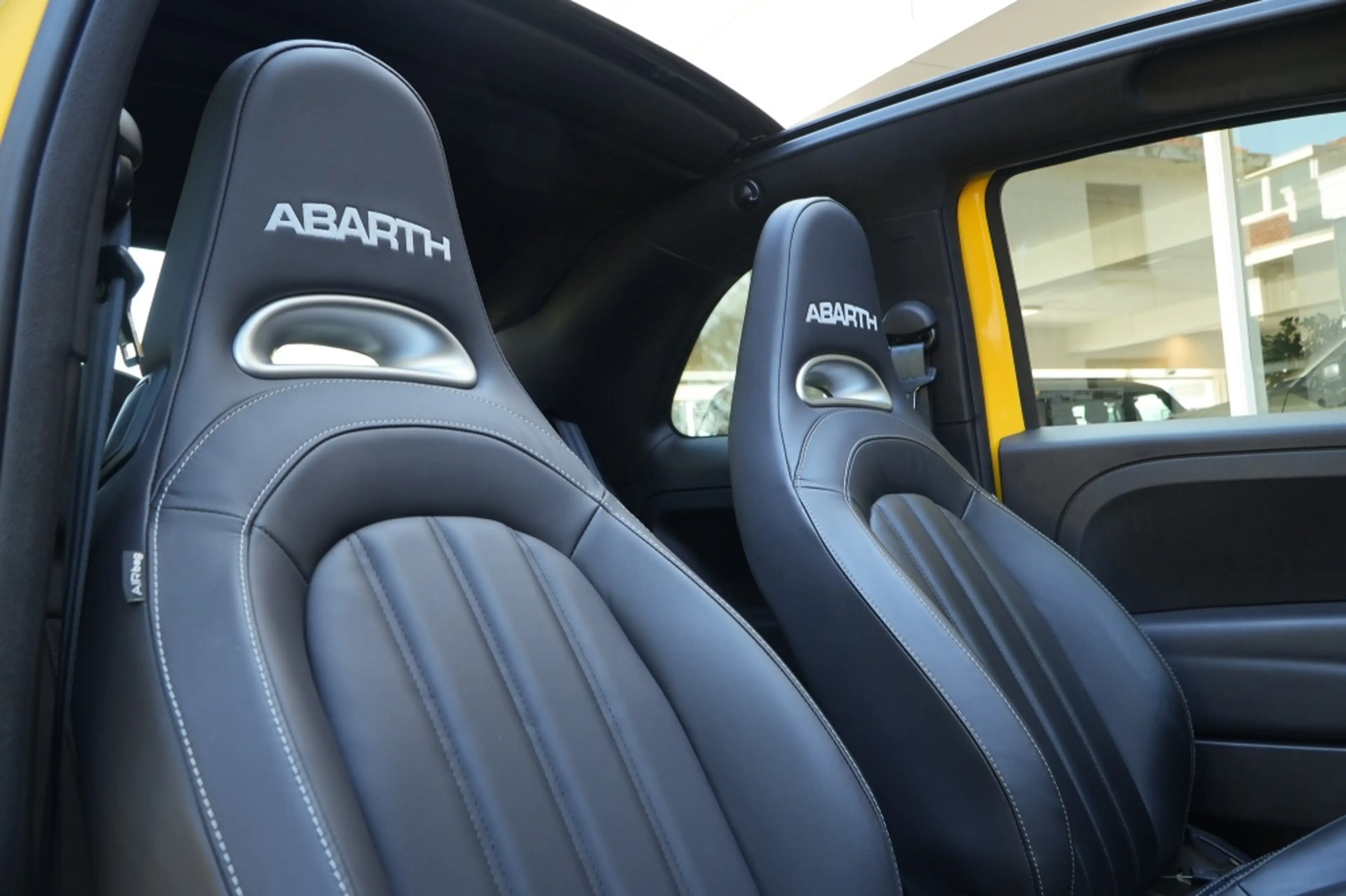 Abarth 595C 1.4 T-Jet I 165 Turismo 70th Anniversary — photo 4