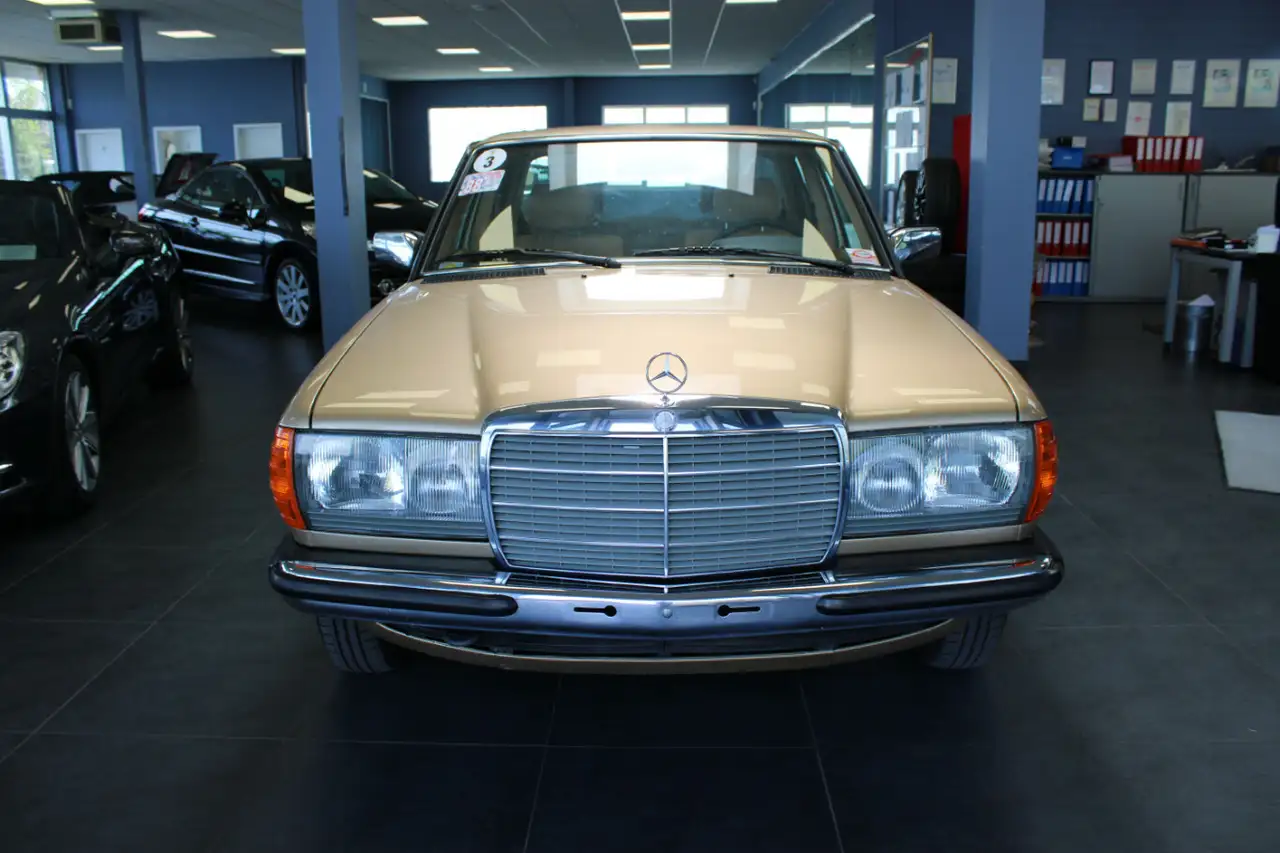 Mercedes-Benz 230 E - AUT. - SCHIEBDACH - ROSTFREI -, foto 2