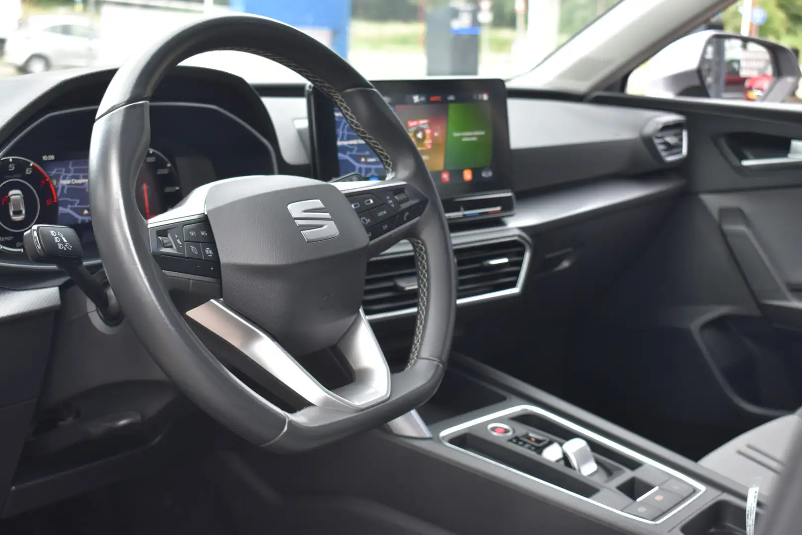 SEAT Leon Sportstourer 1.5 eTSI Style | Navigatie | Virtual Grau - 2