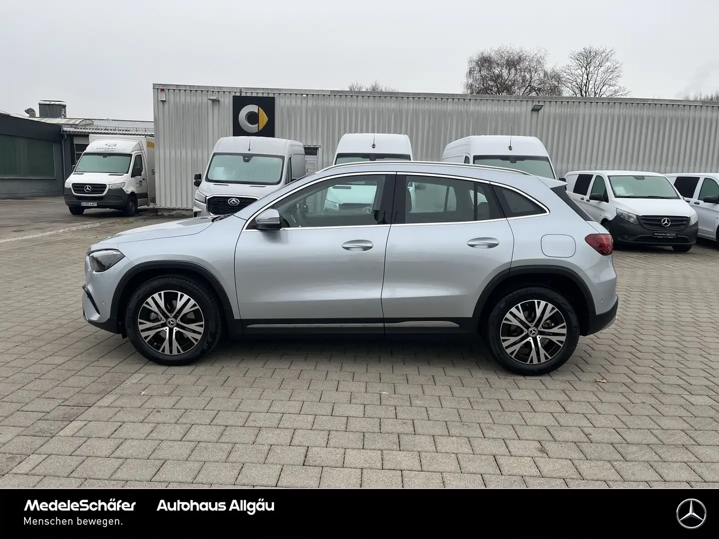 Mercedes-Benz GLA 180 GLA 180 Progressive 18" Distronic LED Kamera Park Silber - 2