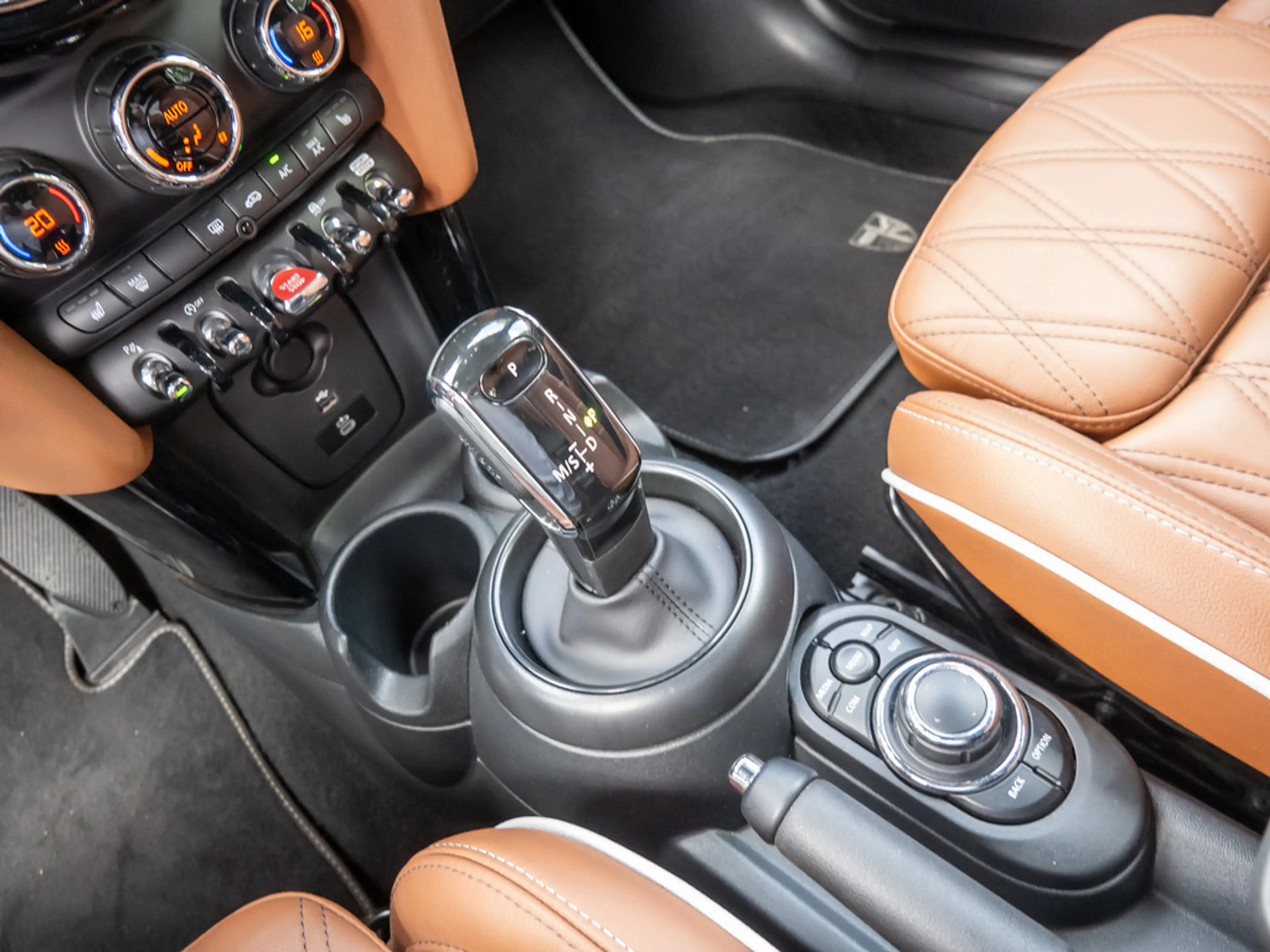 MINI Cooper Cabrio Yours Trim NAVI+H/K+HUD+LEDER+K — photo 15