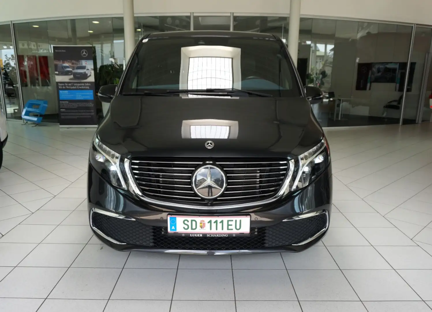 Mercedes-Benz EQV 300 AVANTGARDE Lang Pano AMG AIR Navi Distr Серый - 2