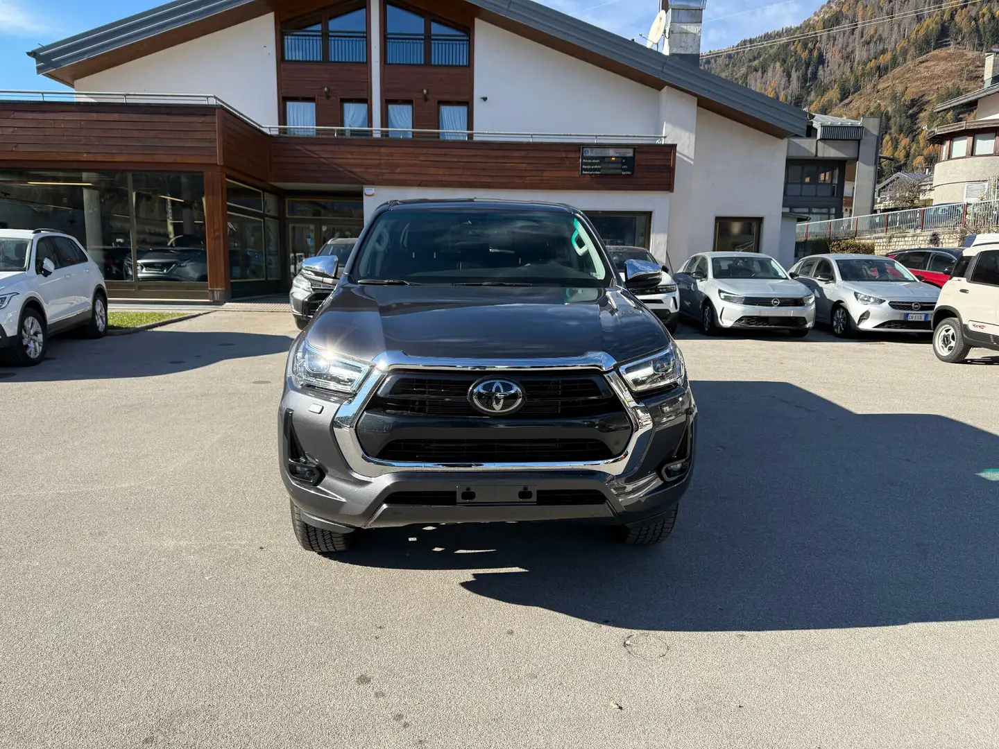 Toyota Hilux 2.8 D A/T 4WD 4 porte Double Cab Executive Gris - 2