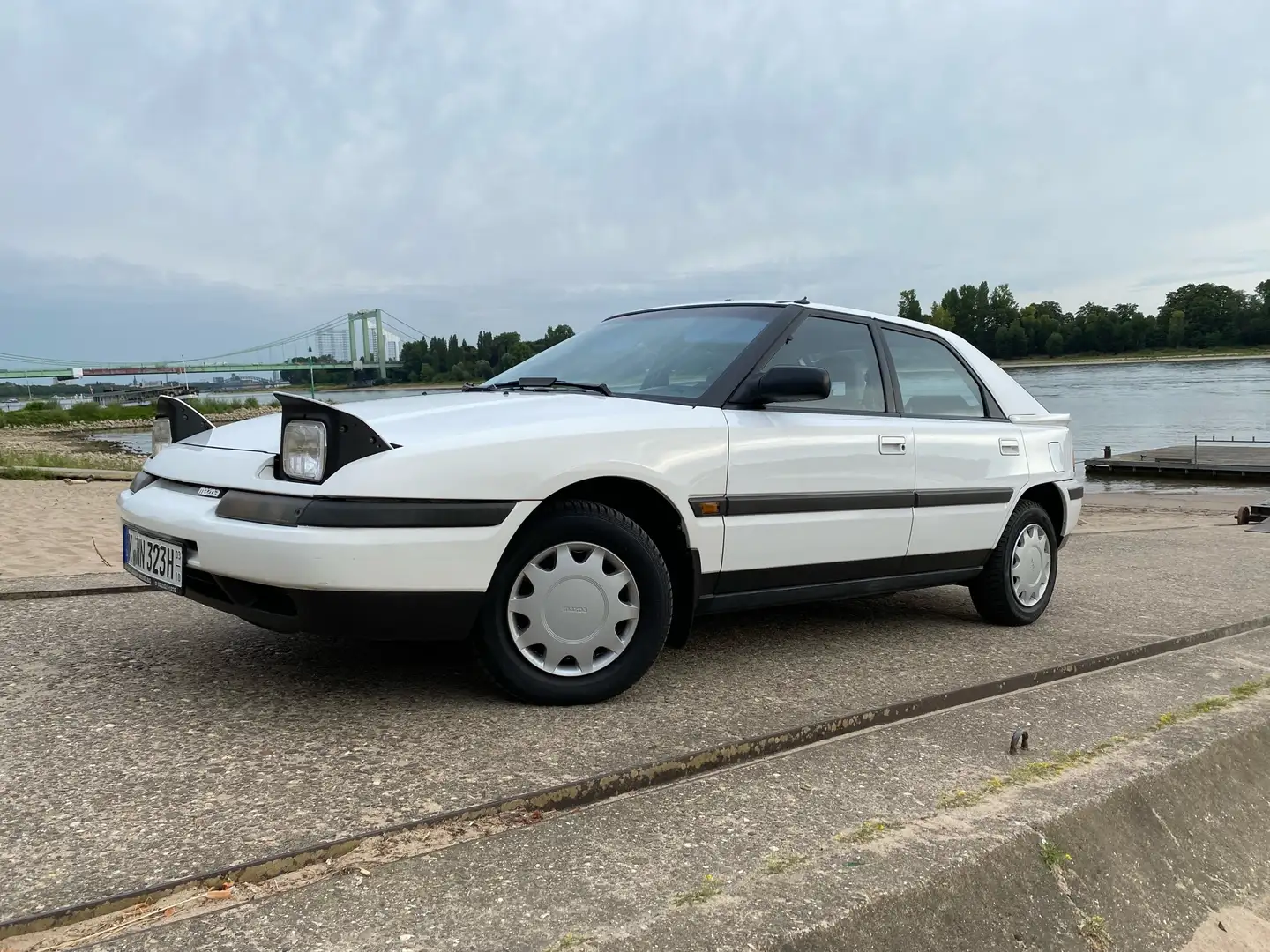 Mazda 323 F BG 1990.  H  Kenzeichen Oldtimer Blanc - 1