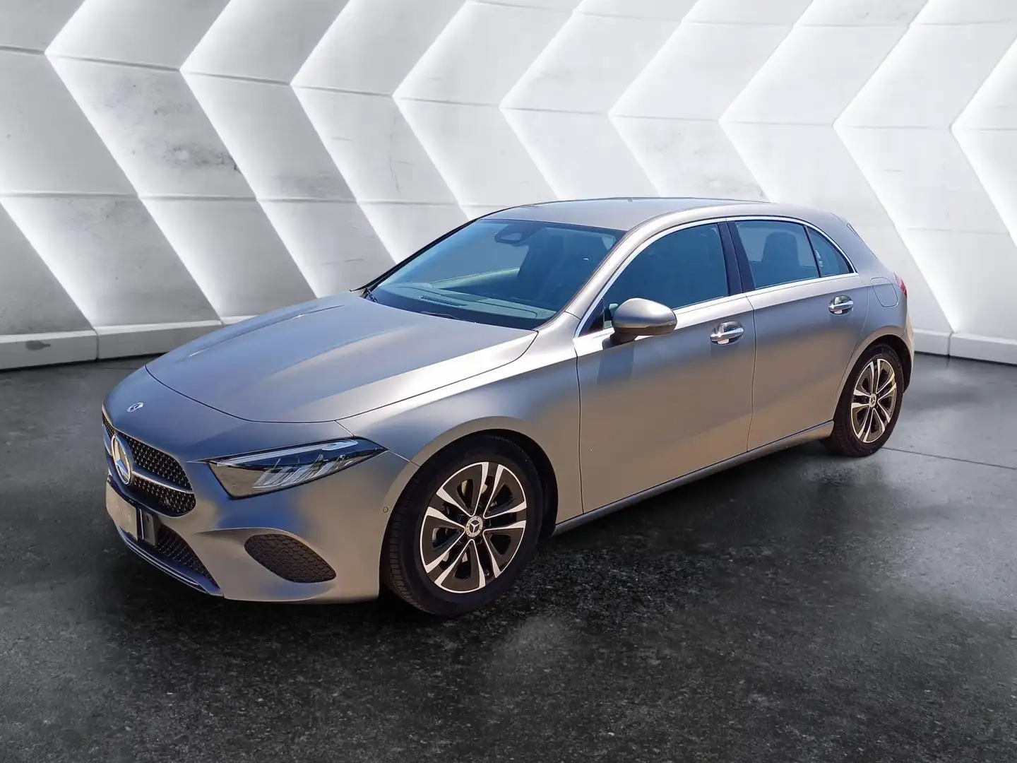 Mercedes-Benz A 180 A 180 Progressive Advanced Plus auto Grigio - 1