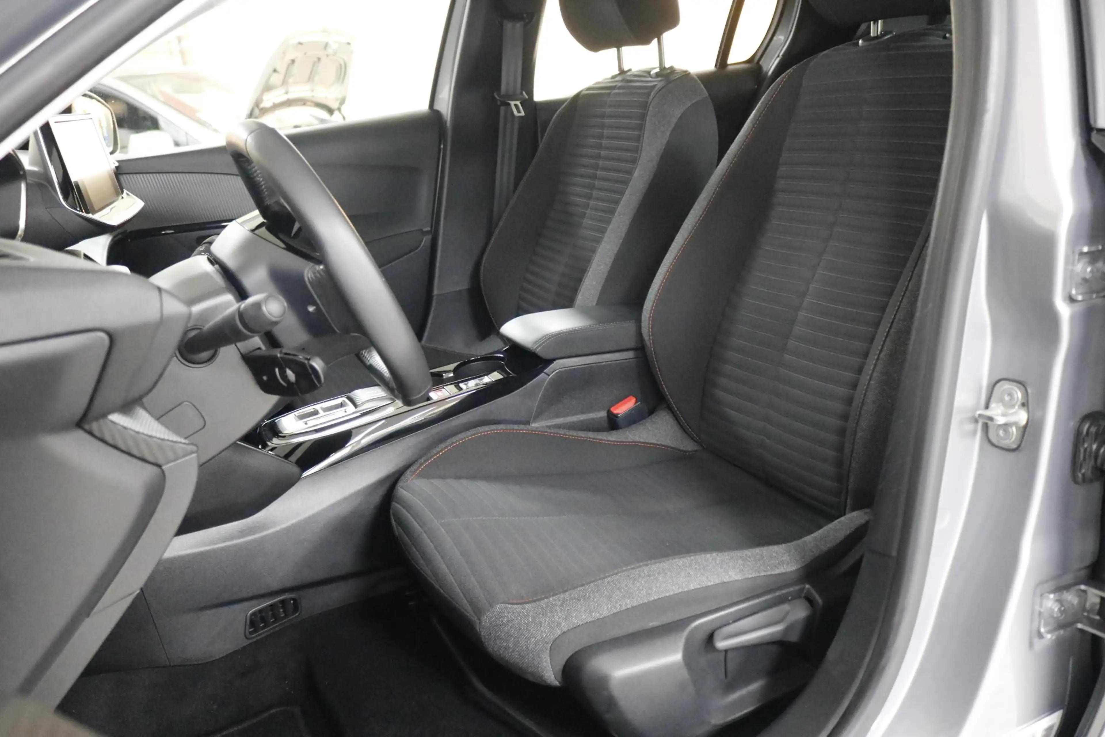 Peugeot e-208 EV Active 50 kWh Climate | Carplay | Bluetooth | C — photo 5