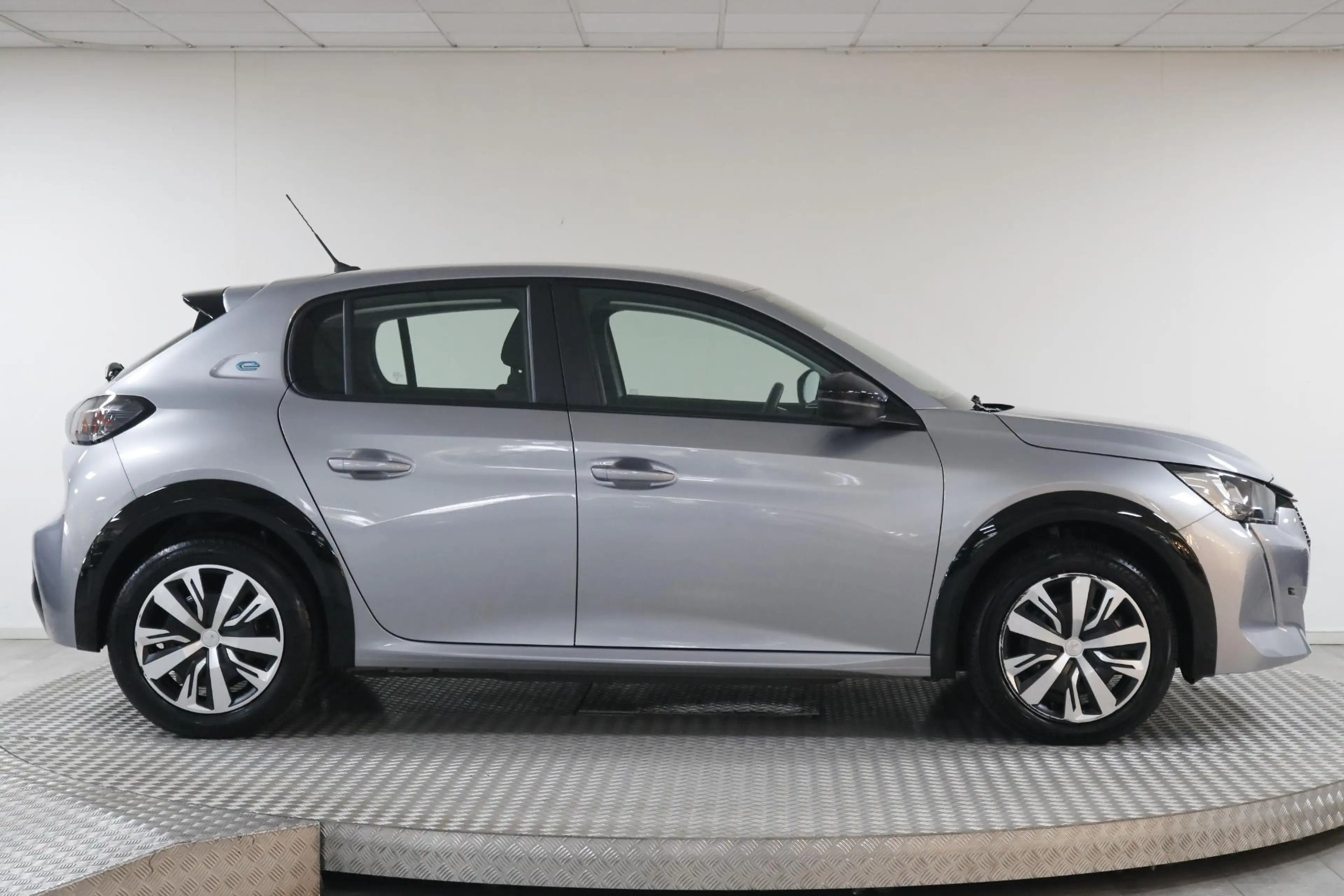 Peugeot e-208 EV Active 50 kWh Climate | Carplay | Bluetooth | C — photo 7