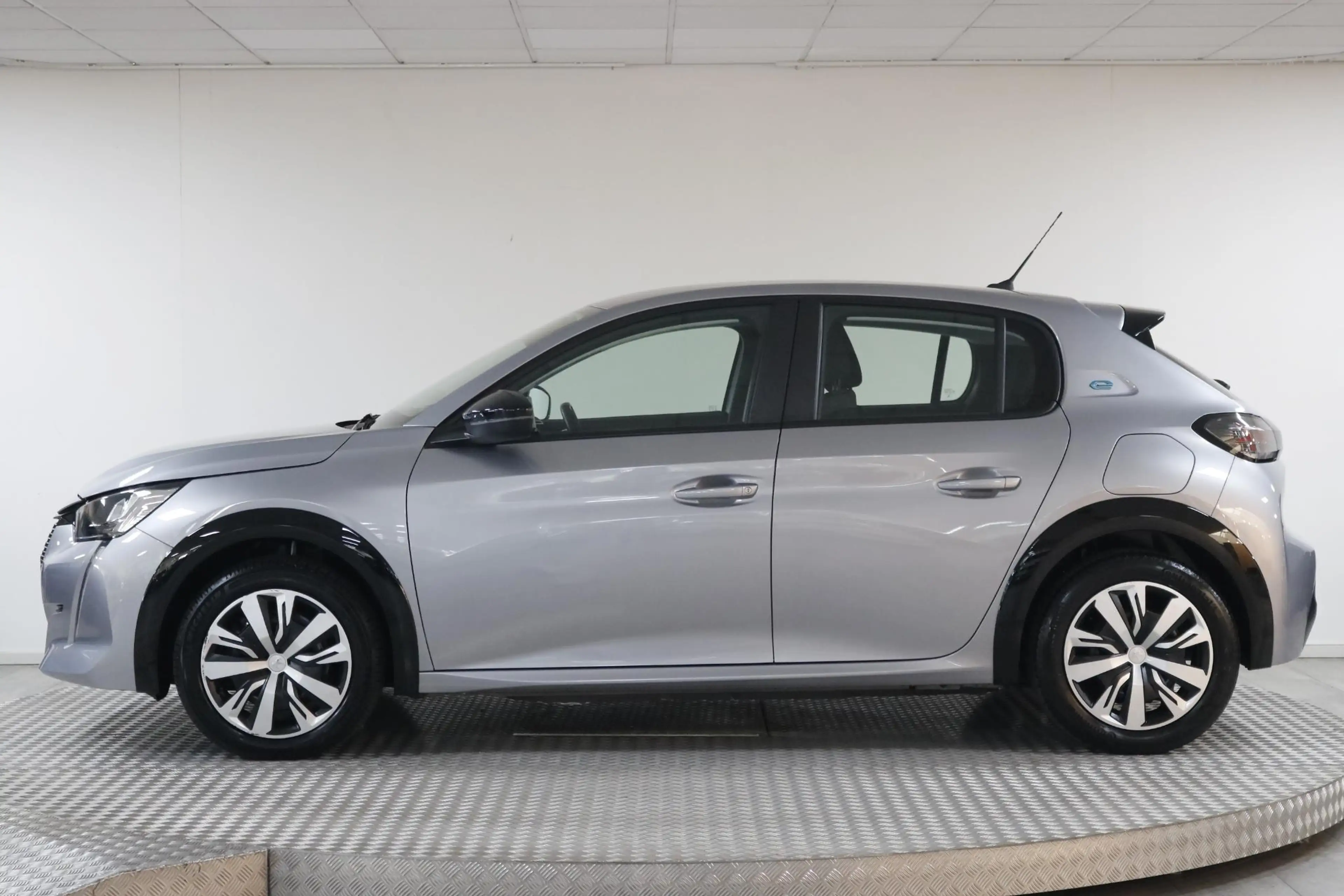 Peugeot e-208 EV Active 50 kWh Climate | Carplay | Bluetooth | C — photo 8