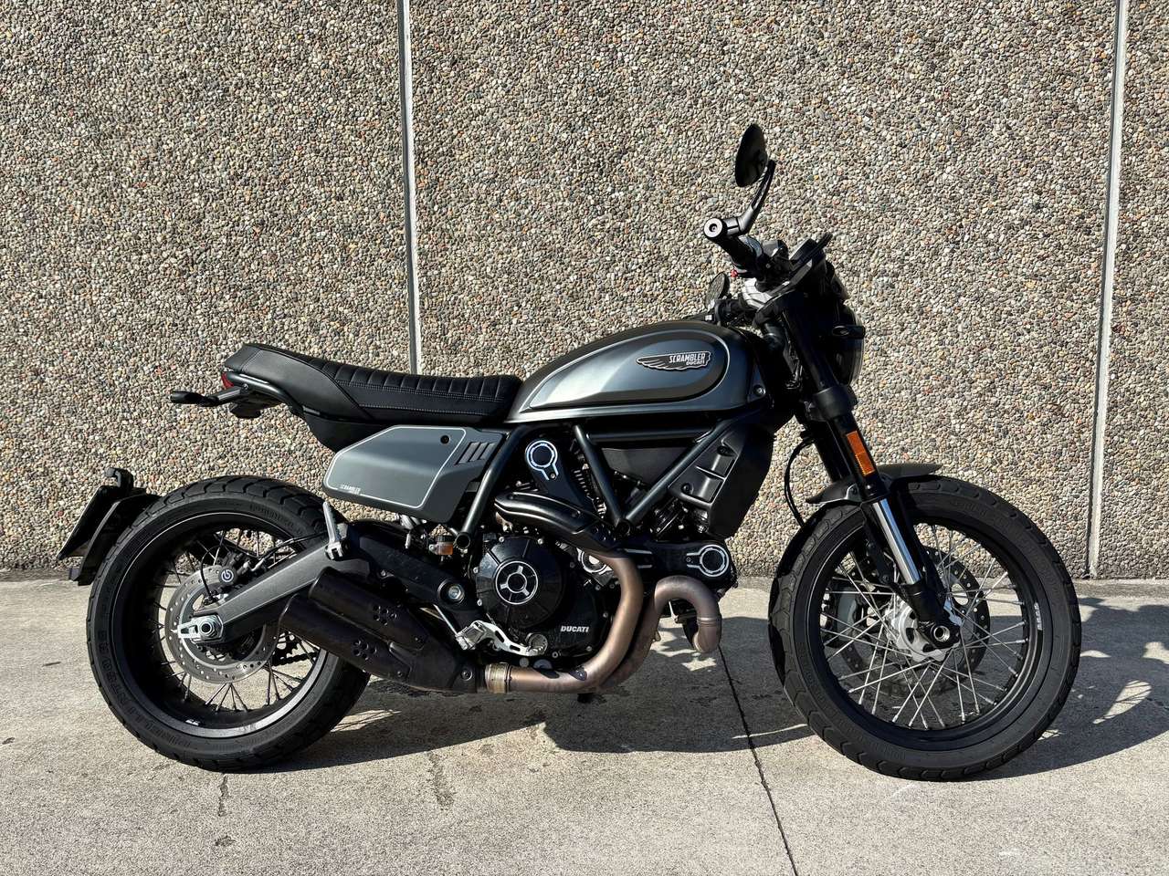Ducati Scrambler DUCATI SCRAMBLER 800 NIGHTSHIFT