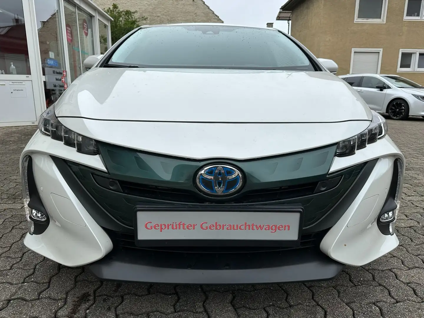 Toyota Prius Plug-in Hybrid Executive Blanc - 2