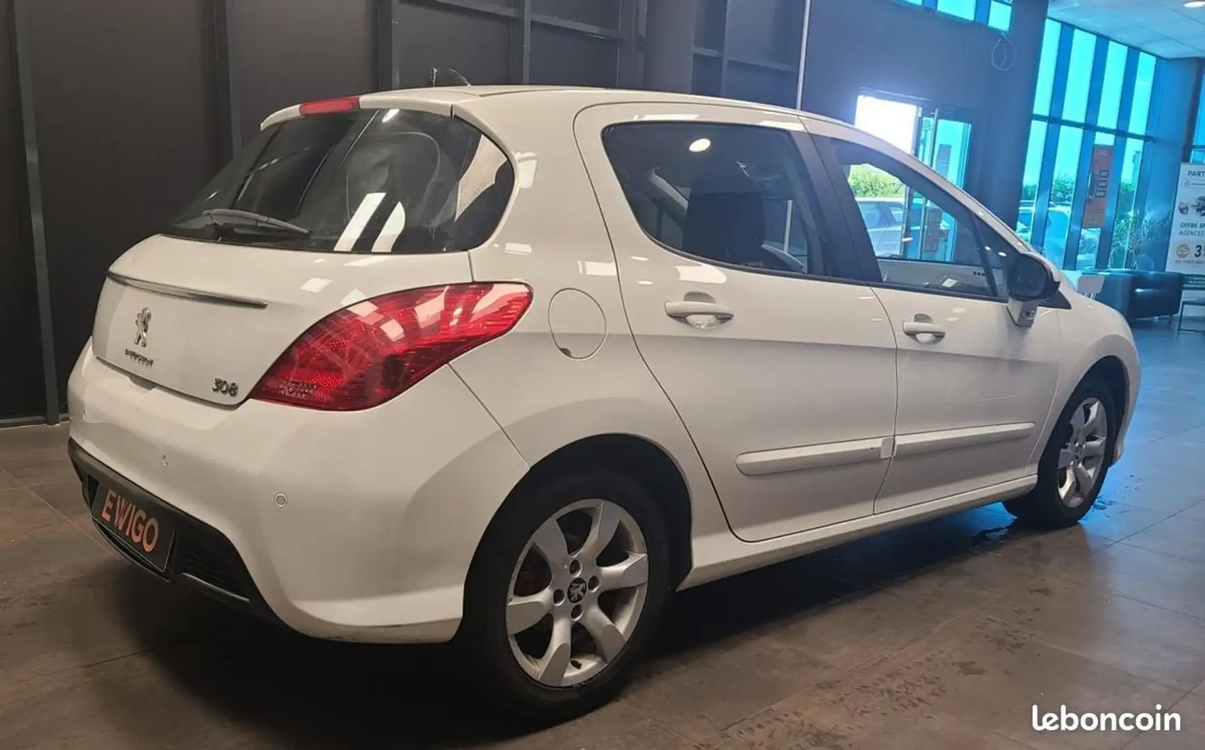 Peugeot 308 1.6 VTI 120ch Féline 5p Toit panoramique Blanc - 2