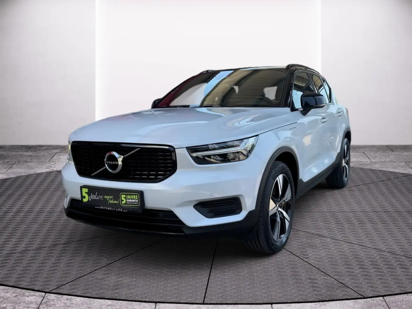 Volvo XC40 T4 Twin Engine PHEV R Design Recharge Silber - 2