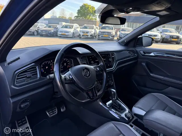 Volkswagen T-Roc view 11