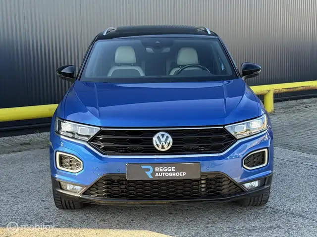 Volkswagen T-Roc view 5