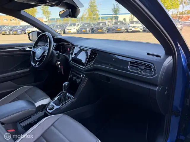 Volkswagen T-Roc view 13