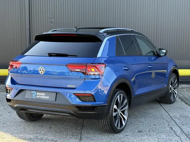 Volkswagen T-Roc view 3