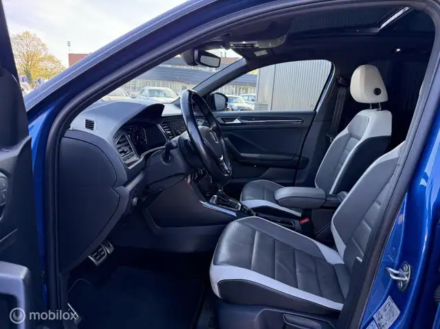 Volkswagen T-Roc view 10