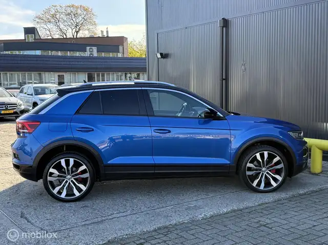 Volkswagen T-Roc view 9