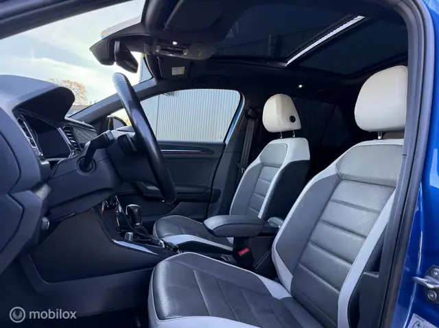 Volkswagen T-Roc view 4