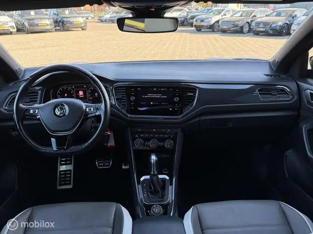 Volkswagen T-Roc view 2