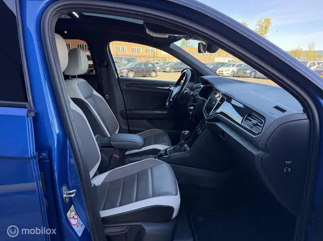 Volkswagen T-Roc view 14