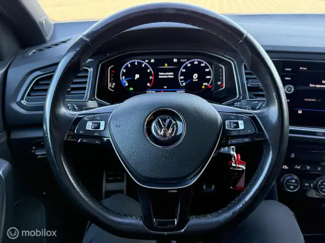 Volkswagen T-Roc view 12
