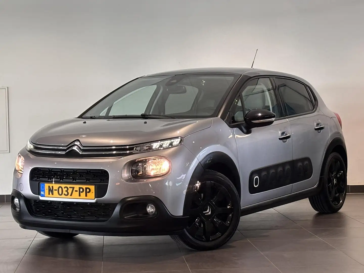 Citroen C3 Shine 1.2 Turbo 110pk EAT6 | PANODAK | NAVI | 17" Grijs - 2