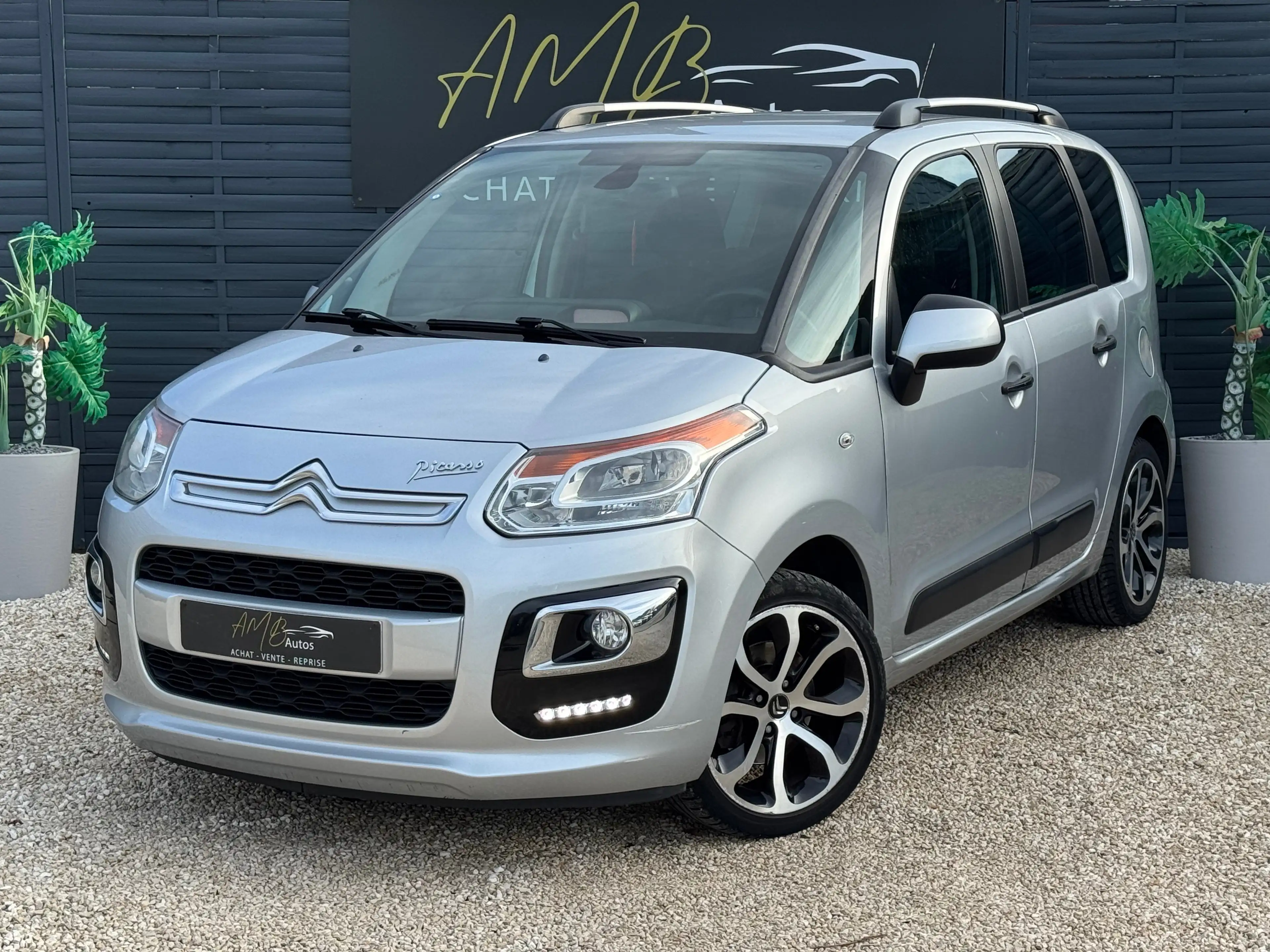 Citroen C3 Picasso 1.2i */*GPS+CAMERA+CARNET+1er Proprio*/*