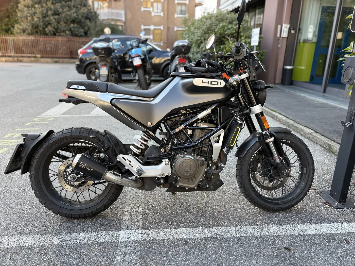 Husqvarna Svartpilen - 1