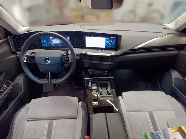 Opel Astra view 4