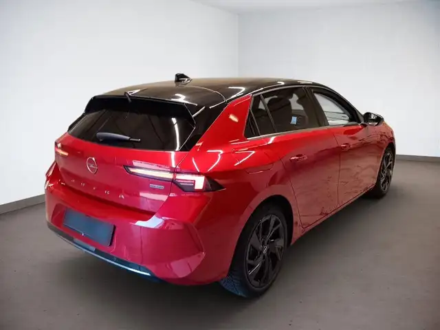 Opel Astra view 3