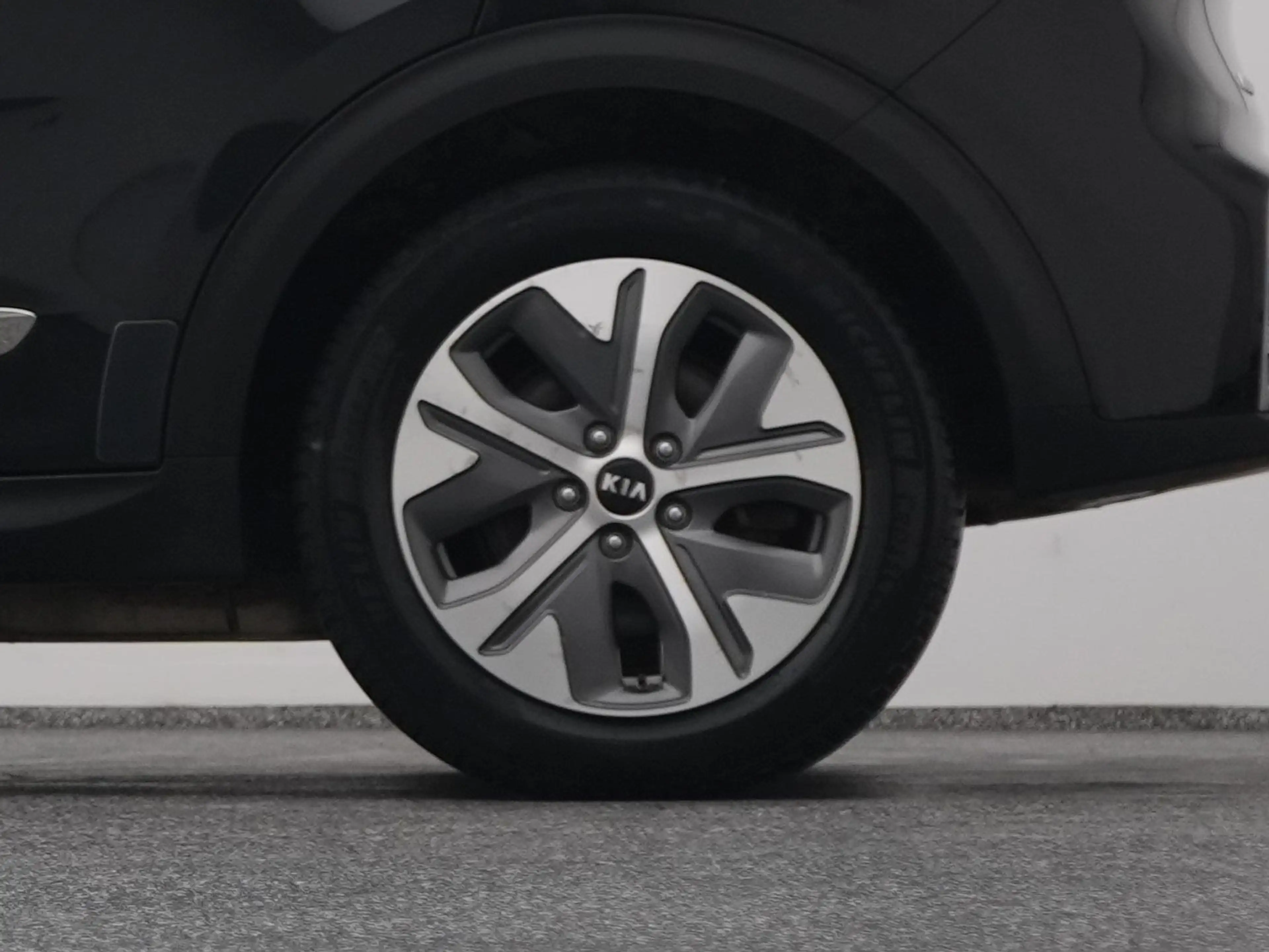 Kia e-Niro DynamicLine 64.8 kWh | KEYLESS | ADAPTIVE | CAMERA — photo 41