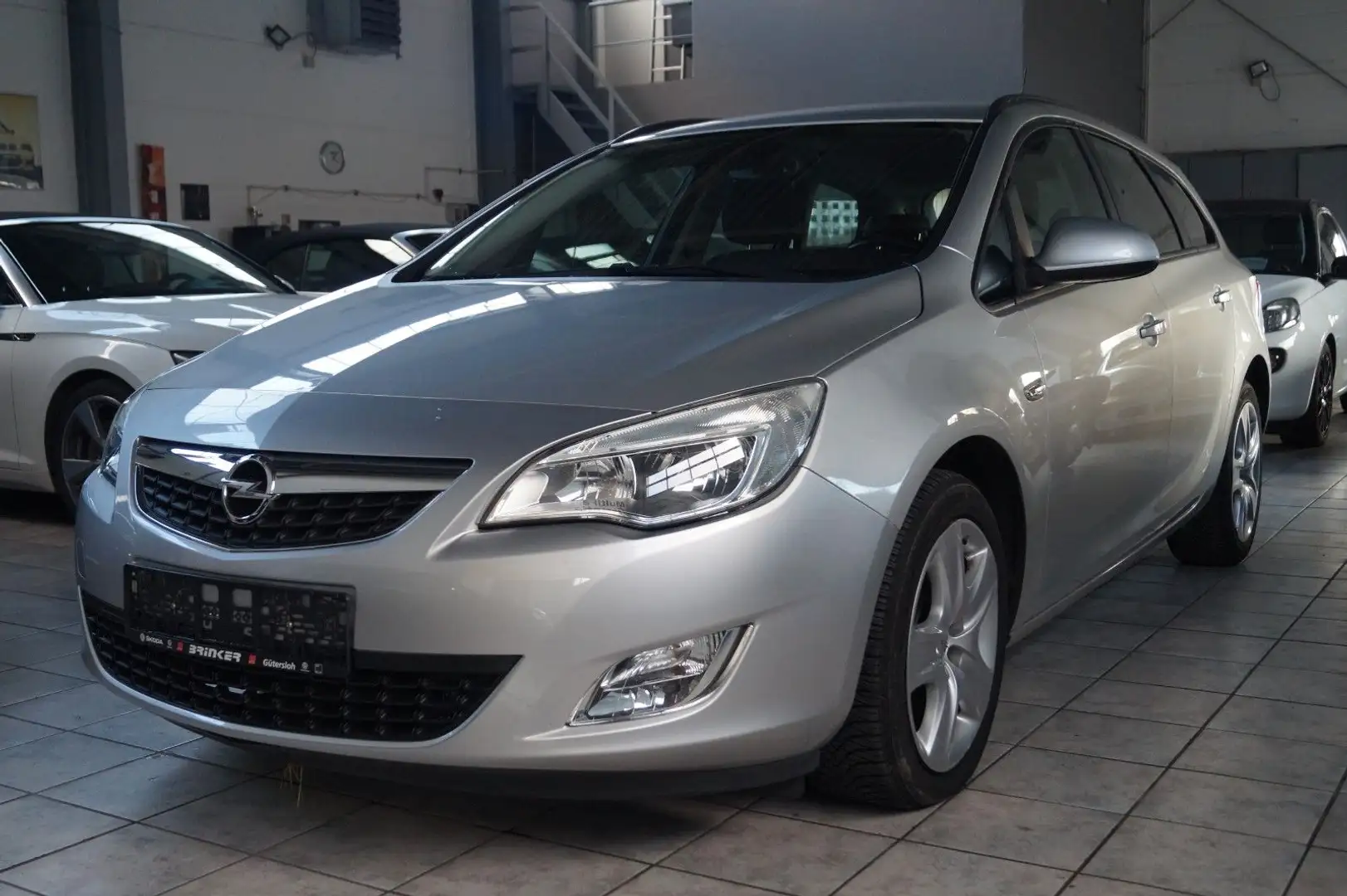 Opel Astra J Sports Tourer Edition*AHK*PDC*SH* Silber - 1