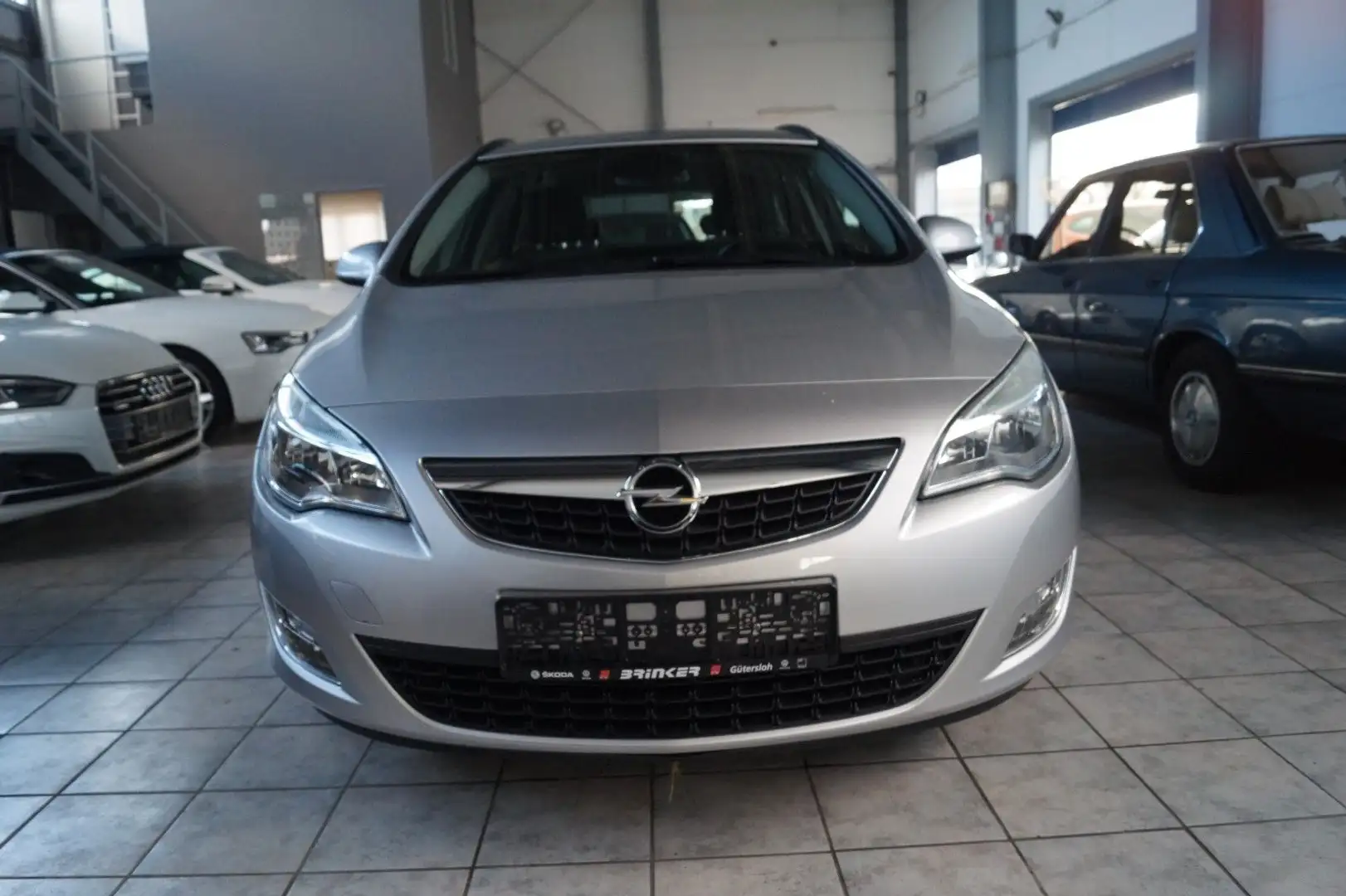 Opel Astra J Sports Tourer Edition*AHK*PDC*SH* Silber - 2