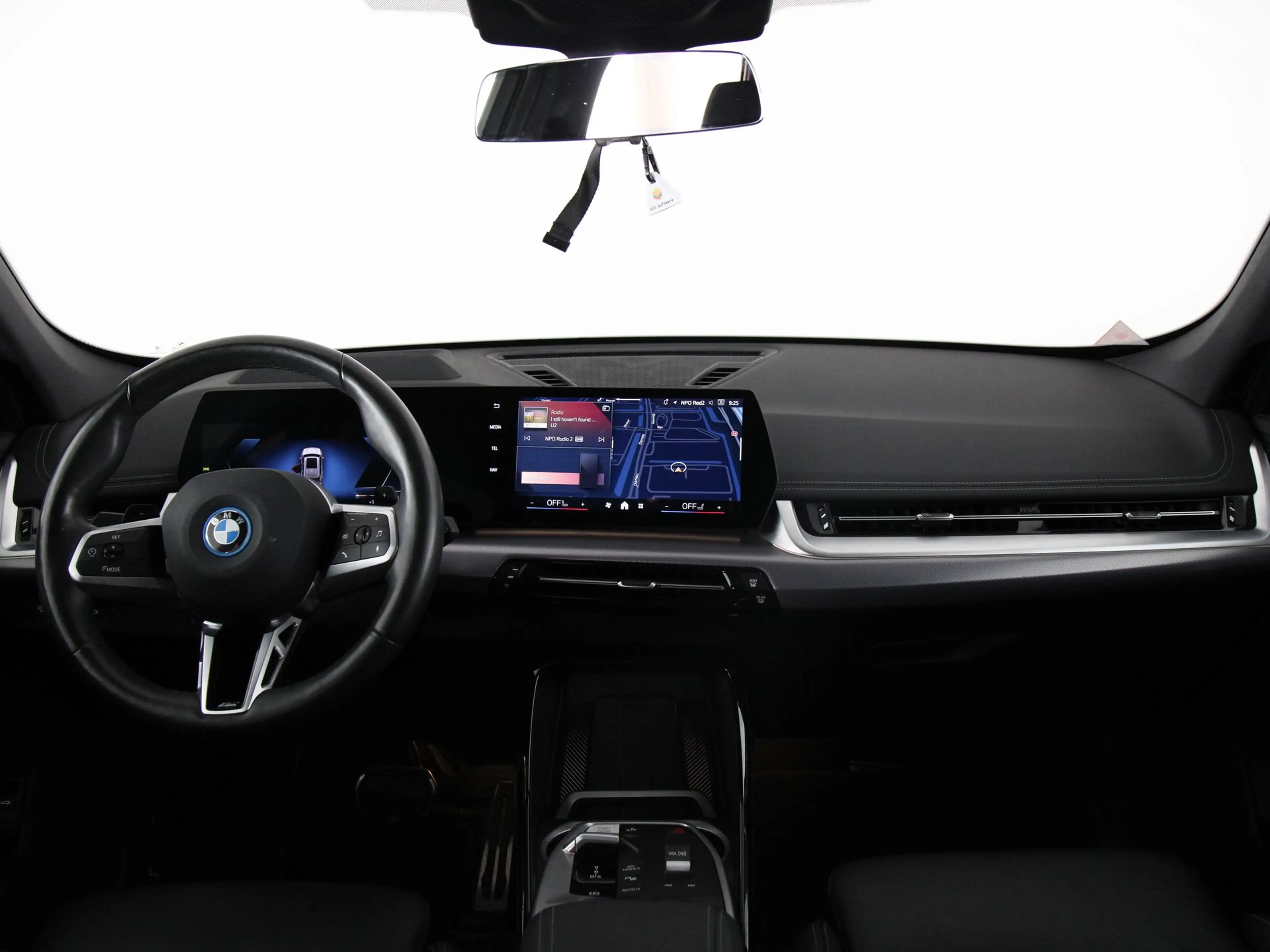 BMW X1 xDrive25e M-Sport Pro — photo 13