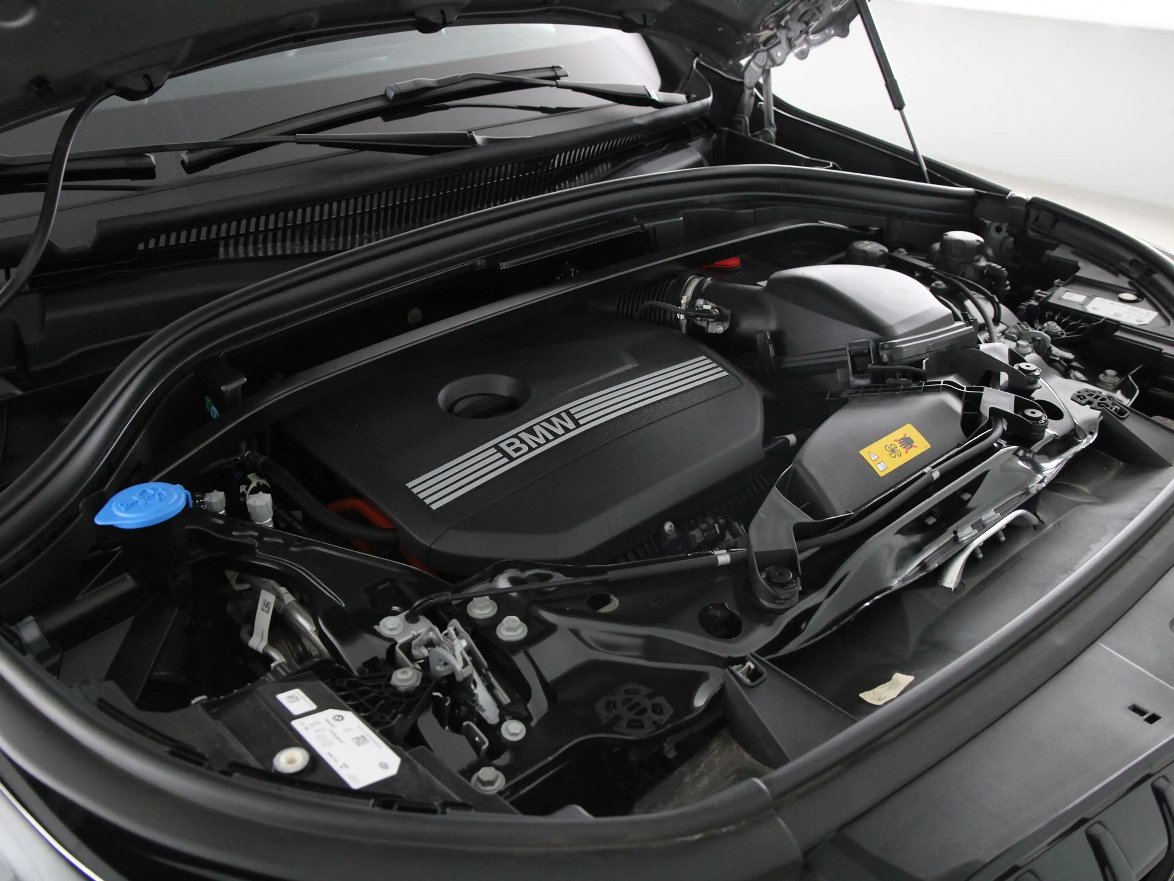 BMW X1 xDrive25e M-Sport Pro — photo 4