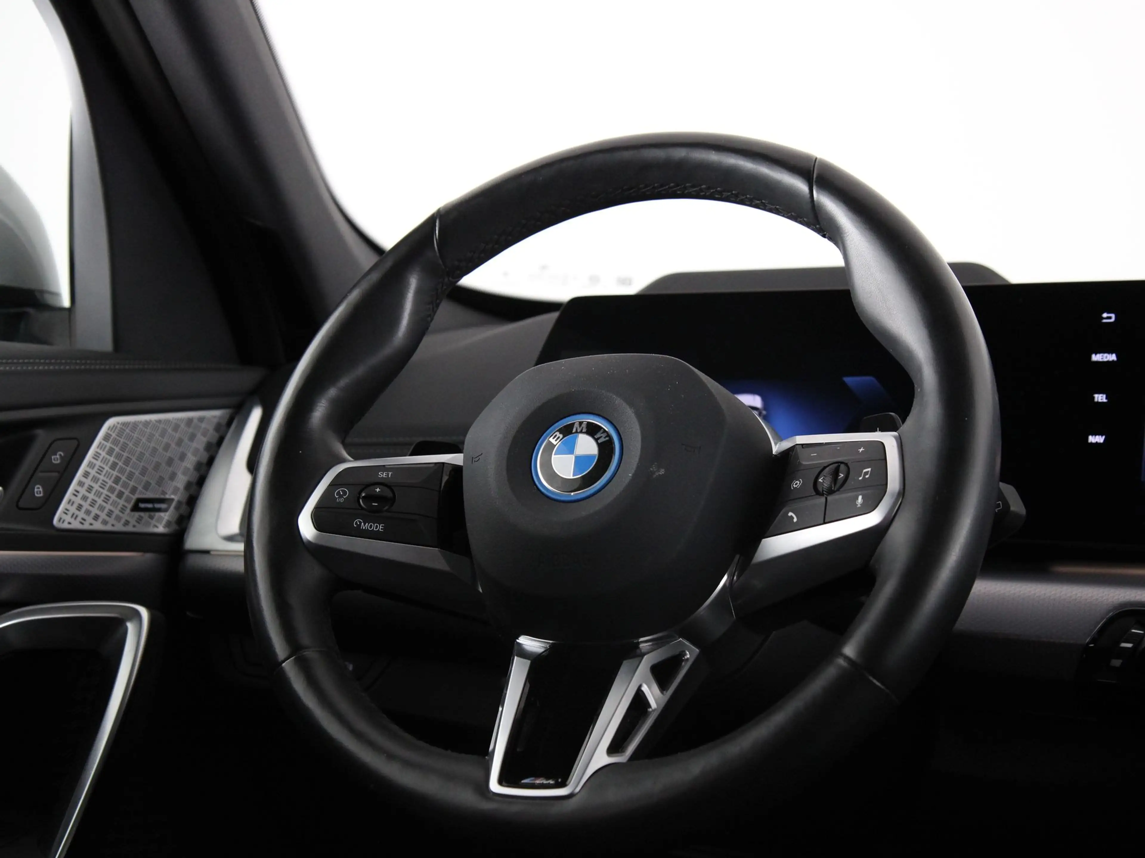 BMW X1 xDrive25e M-Sport Pro — photo 2