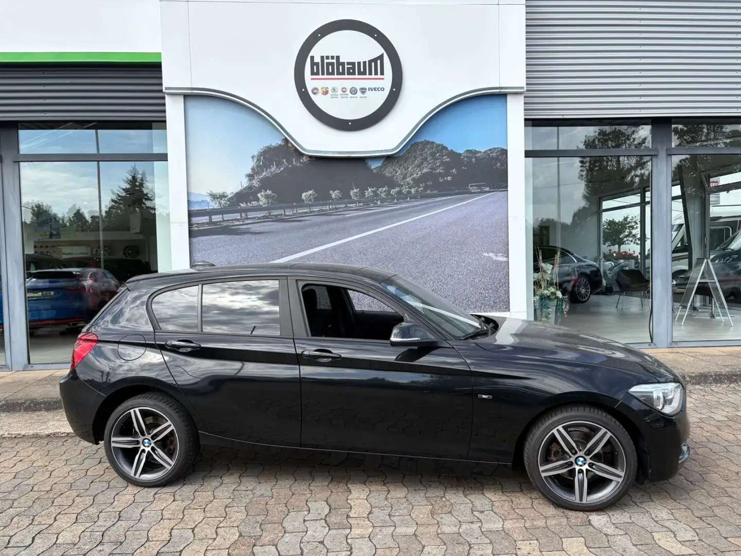 BMW 116 i Lim Aut. Navi Sport Line GSD PDC MFL Xenon Schwarz - 1