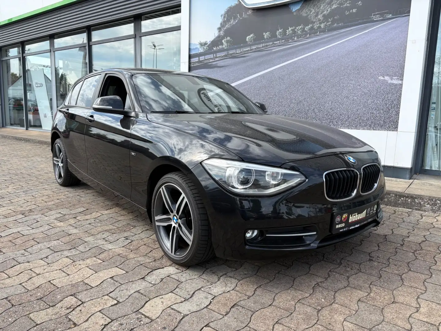 BMW 116 i Lim Aut. Navi Sport Line GSD PDC MFL Xenon Schwarz - 2