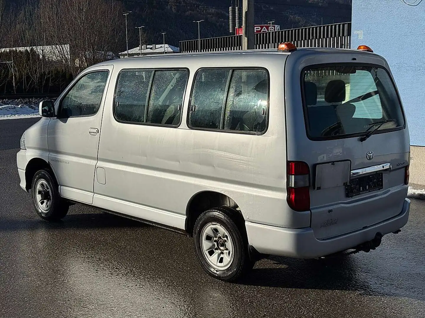 Toyota Hiace Hiace 2,5 D-4D 120 kurz GL Allrad Silber - 2