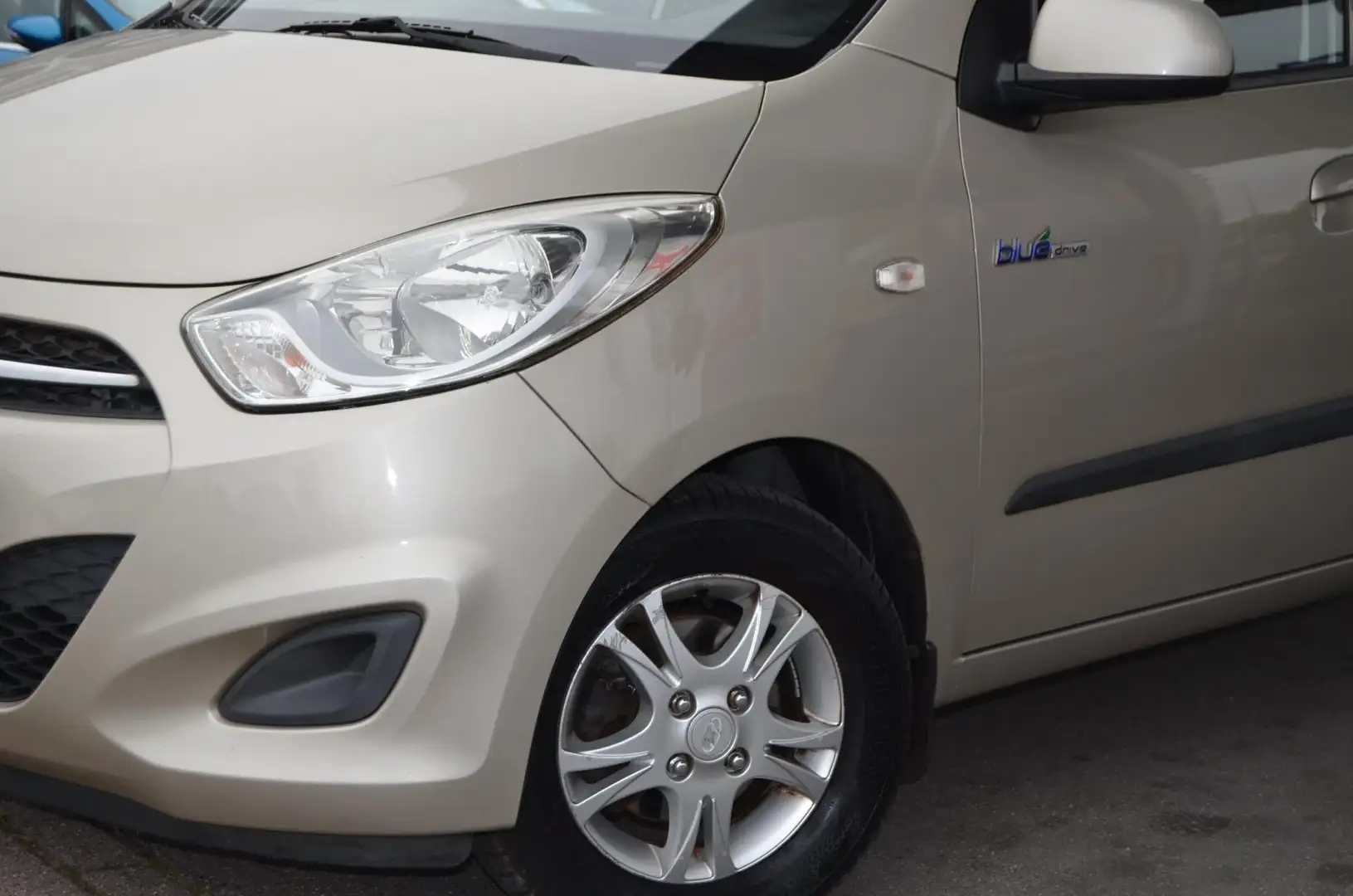 Hyundai i10 1.0 i-Drive Cool|AIRCO|PARKEERSENSOREN|SPORTVELGEN Beige - 2